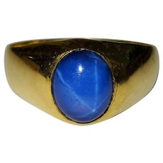 Blue sapphire cabochon in a gold ring